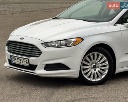 Белый Форд Фьюжн, объемом двигателя 2 л и пробегом 194 тыс. км за 13500 $, фото 2 на Automoto.ua