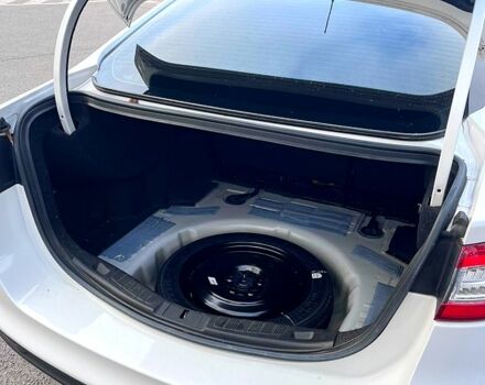 Белый Форд Фьюжн, объемом двигателя 2.5 л и пробегом 192 тыс. км за 12000 $, фото 8 на Automoto.ua