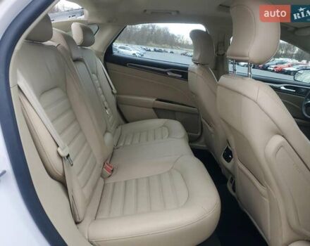 Белый Форд Фьюжн, объемом двигателя 2 л и пробегом 145 тыс. км за 2900 $, фото 9 на Automoto.ua