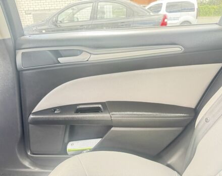 Белый Форд Фьюжн, объемом двигателя 2.5 л и пробегом 190 тыс. км за 9500 $, фото 7 на Automoto.ua