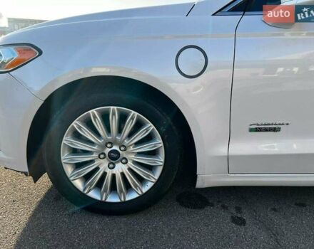 Белый Форд Фьюжн, объемом двигателя 2 л и пробегом 188 тыс. км за 2900 $, фото 3 на Automoto.ua