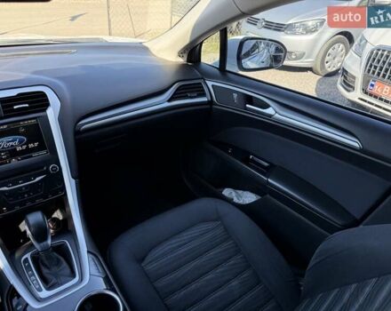 Белый Форд Фьюжн, объемом двигателя 2.49 л и пробегом 250 тыс. км за 8800 $, фото 2 на Automoto.ua