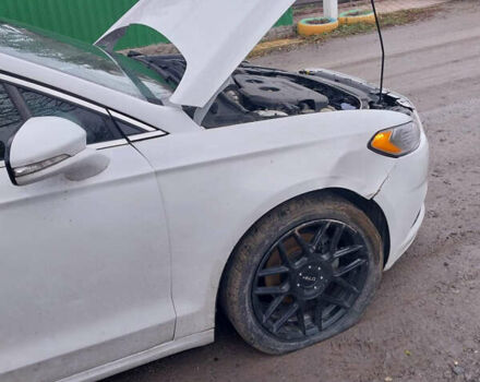 Білий Форд Фьюжен, об'ємом двигуна 2 л та пробігом 150 тис. км за 5000 $, фото 4 на Automoto.ua