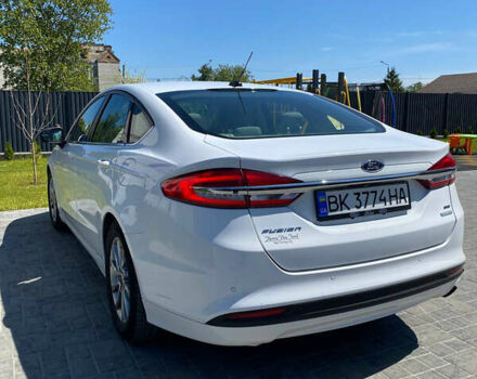 Білий Форд Фьюжен, об'ємом двигуна 1.5 л та пробігом 136 тис. км за 8000 $, фото 14 на Automoto.ua