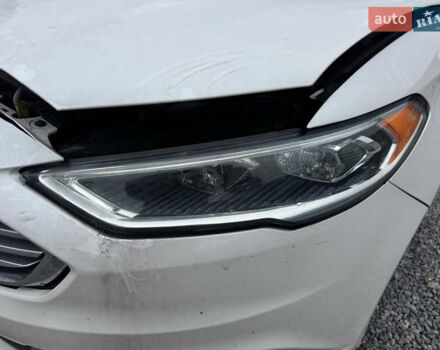 Білий Форд Фьюжен, об'ємом двигуна 2 л та пробігом 135 тис. км за 8500 $, фото 10 на Automoto.ua