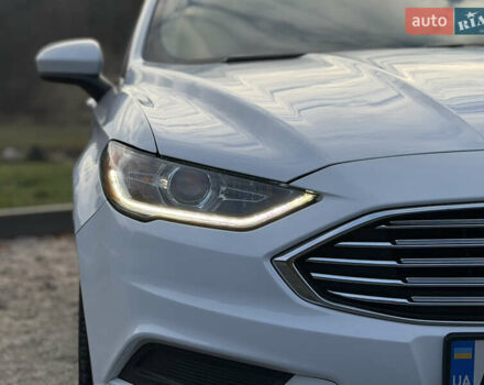 Білий Форд Фьюжен, об'ємом двигуна 2 л та пробігом 175 тис. км за 12500 $, фото 5 на Automoto.ua