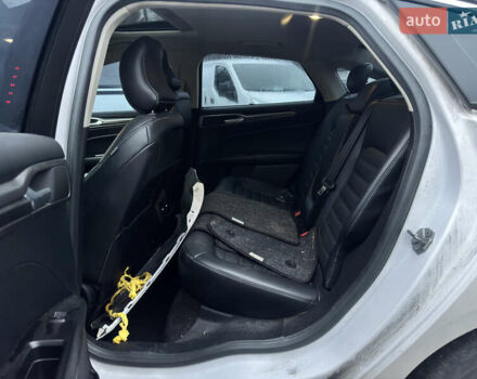 Білий Форд Фьюжен, об'ємом двигуна 2 л та пробігом 135 тис. км за 8500 $, фото 21 на Automoto.ua