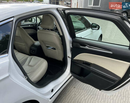 Білий Форд Фьюжен, об'ємом двигуна 2 л та пробігом 183 тис. км за 14500 $, фото 15 на Automoto.ua