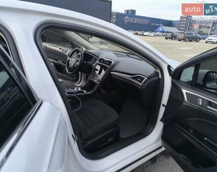 Білий Форд Фьюжен, об'ємом двигуна 2 л та пробігом 205 тис. км за 12900 $, фото 5 на Automoto.ua