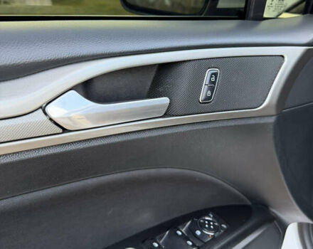 Білий Форд Фьюжен, об'ємом двигуна 2 л та пробігом 175 тис. км за 12500 $, фото 20 на Automoto.ua