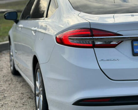 Білий Форд Фьюжен, об'ємом двигуна 2 л та пробігом 175 тис. км за 12500 $, фото 16 на Automoto.ua