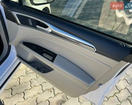 Білий Форд Фьюжен, об'ємом двигуна 2 л та пробігом 174 тис. км за 14700 $, фото 4 на Automoto.ua