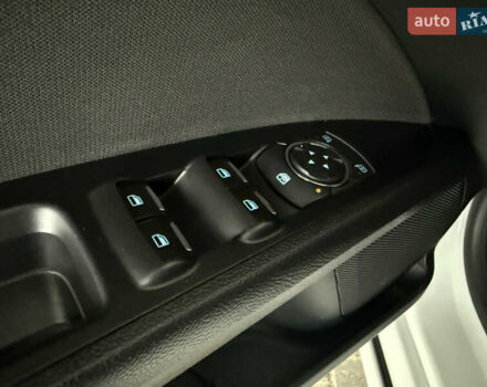 Білий Форд Фьюжен, об'ємом двигуна 2.49 л та пробігом 111 тис. км за 12999 $, фото 10 на Automoto.ua