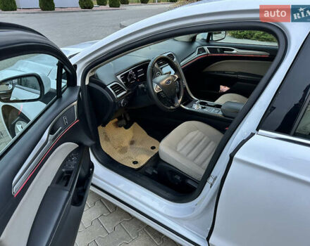 Белый Форд Фьюжн, объемом двигателя 2.49 л и пробегом 130 тыс. км за 12000 $, фото 5 на Automoto.ua