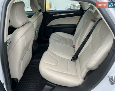 Білий Форд Фьюжен, об'ємом двигуна 2 л та пробігом 183 тис. км за 14500 $, фото 12 на Automoto.ua