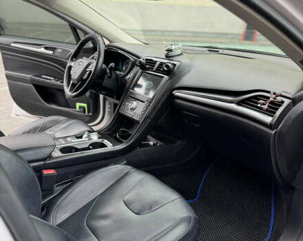 Білий Форд Фьюжен, об'ємом двигуна 2 л та пробігом 187 тис. км за 15000 $, фото 13 на Automoto.ua