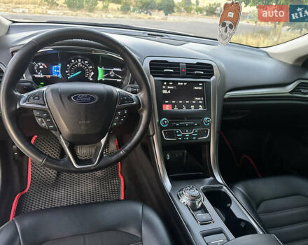 Білий Форд Фьюжен, об'ємом двигуна 2.5 л та пробігом 109 тис. км за 13200 $, фото 33 на Automoto.ua