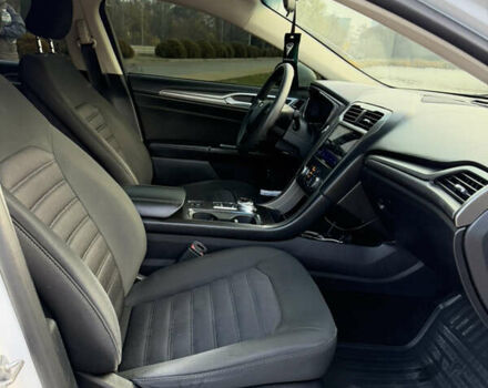 Білий Форд Фьюжен, об'ємом двигуна 2 л та пробігом 175 тис. км за 12500 $, фото 34 на Automoto.ua