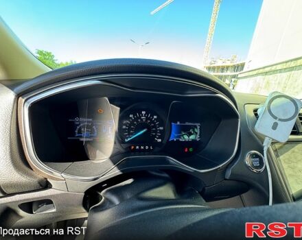 Білий Форд Фьюжен, об'ємом двигуна 2 л та пробігом 196 тис. км за 12500 $, фото 10 на Automoto.ua