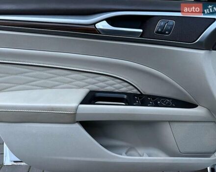 Білий Форд Фьюжен, об'ємом двигуна 2 л та пробігом 120 тис. км за 15440 $, фото 19 на Automoto.ua