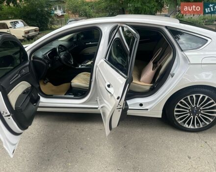 Білий Форд Фьюжен, об'ємом двигуна 2 л та пробігом 115 тис. км за 15100 $, фото 20 на Automoto.ua