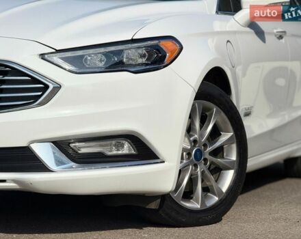 Белый Форд Фьюжн, объемом двигателя 2 л и пробегом 182 тыс. км за 15650 $, фото 2 на Automoto.ua