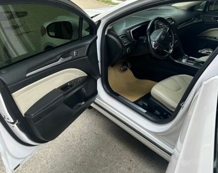 Білий Форд Фьюжен, об'ємом двигуна 2 л та пробігом 115 тис. км за 15100 $, фото 8 на Automoto.ua