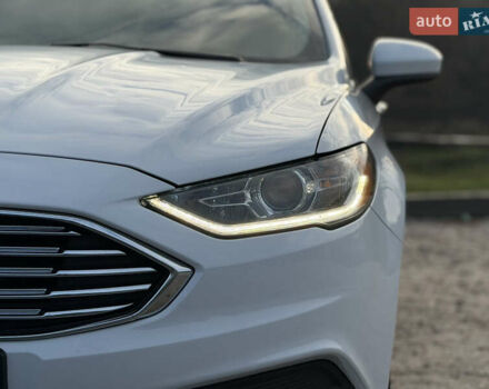 Білий Форд Фьюжен, об'ємом двигуна 2 л та пробігом 175 тис. км за 12500 $, фото 3 на Automoto.ua