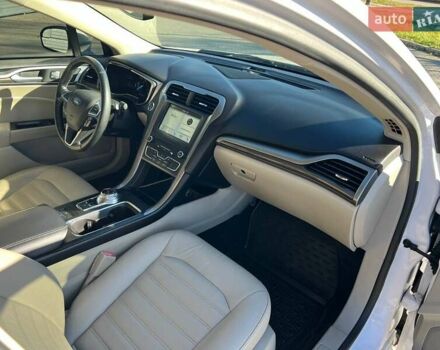 Білий Форд Фьюжен, об'ємом двигуна 2 л та пробігом 174 тис. км за 14700 $, фото 5 на Automoto.ua