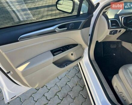 Білий Форд Фьюжен, об'ємом двигуна 2 л та пробігом 174 тис. км за 14700 $, фото 9 на Automoto.ua
