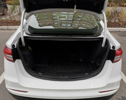 Білий Форд Фьюжен, об'ємом двигуна 2 л та пробігом 68 тис. км за 17200 $, фото 22 на Automoto.ua