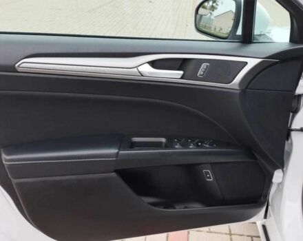 Білий Форд Фьюжен, об'ємом двигуна 2 л та пробігом 125 тис. км за 10600 $, фото 6 на Automoto.ua