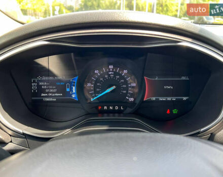 Білий Форд Фьюжен, об'ємом двигуна 2 л та пробігом 180 тис. км за 15750 $, фото 8 на Automoto.ua