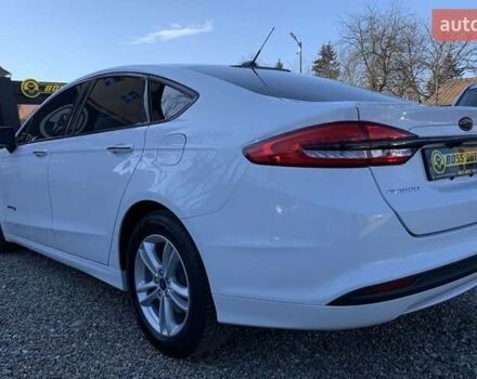 Белый Форд Фьюжн, объемом двигателя 2 л и пробегом 137 тыс. км за 14800 $, фото 3 на Automoto.ua