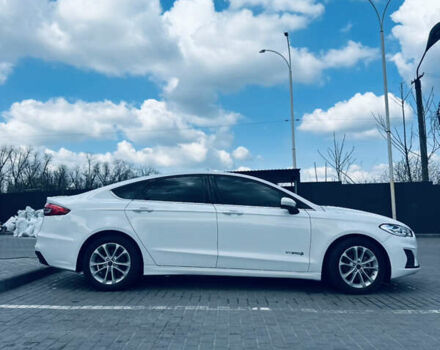 Белый Форд Фьюжн, объемом двигателя 2 л и пробегом 130 тыс. км за 14400 $, фото 4 на Automoto.ua