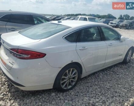 Білий Форд Фьюжен, об'ємом двигуна 2 л та пробігом 144 тис. км за 2500 $, фото 2 на Automoto.ua