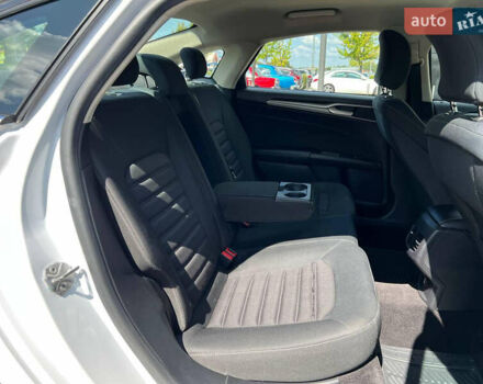 Білий Форд Фьюжен, об'ємом двигуна 2 л та пробігом 180 тис. км за 15750 $, фото 4 на Automoto.ua