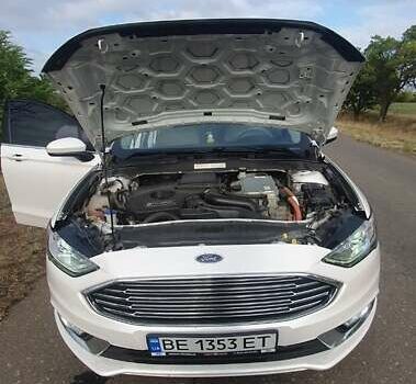 Белый Форд Фьюжн, объемом двигателя 2 л и пробегом 102 тыс. км за 12500 $, фото 3 на Automoto.ua