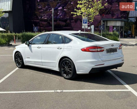 Білий Форд Фьюжен, об'ємом двигуна 2 л та пробігом 180 тис. км за 15750 $, фото 1 на Automoto.ua