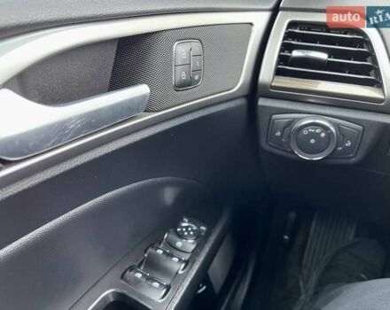 Білий Форд Фьюжен, об'ємом двигуна 2 л та пробігом 165 тис. км за 13600 $, фото 8 на Automoto.ua
