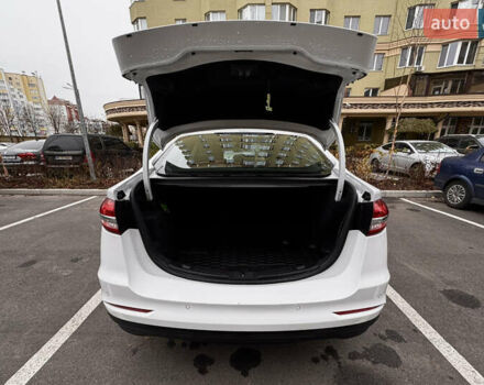 Білий Форд Фьюжен, об'ємом двигуна 2 л та пробігом 68 тис. км за 17200 $, фото 23 на Automoto.ua