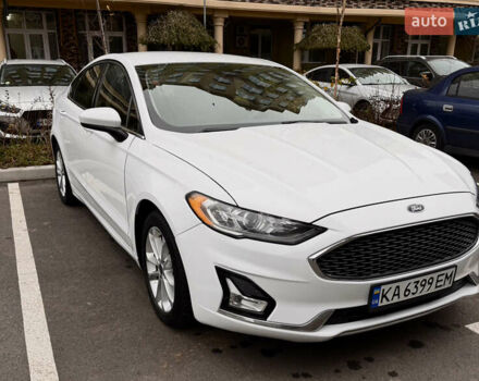 Білий Форд Фьюжен, об'ємом двигуна 2 л та пробігом 68 тис. км за 17200 $, фото 1 на Automoto.ua