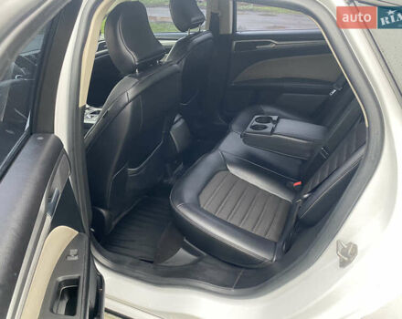 Белый Форд Фьюжн, объемом двигателя 2.49 л и пробегом 241 тыс. км за 13500 $, фото 6 на Automoto.ua