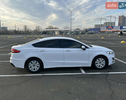 Белый Форд Фьюжн, объемом двигателя 2.49 л и пробегом 32 тыс. км за 13499 $, фото 6 на Automoto.ua