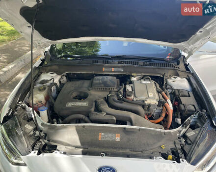Білий Форд Фьюжен, об'ємом двигуна 2 л та пробігом 124 тис. км за 17000 $, фото 4 на Automoto.ua