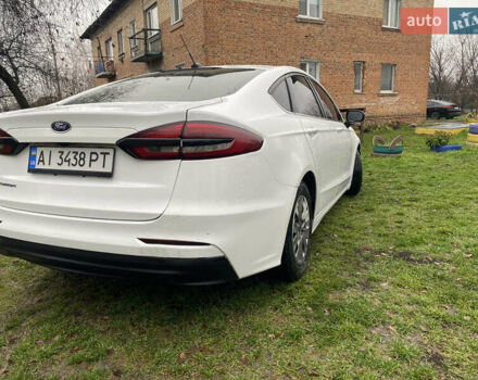 Белый Форд Фьюжн, объемом двигателя 2.49 л и пробегом 241 тыс. км за 13500 $, фото 2 на Automoto.ua