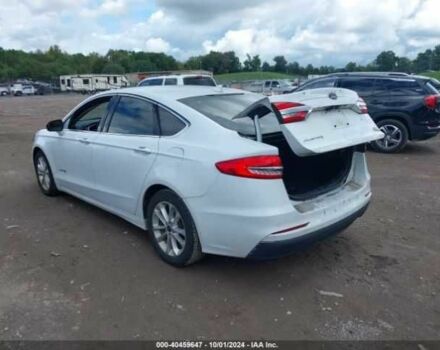 Білий Форд Фьюжен, об'ємом двигуна 2 л та пробігом 118 тис. км за 2100 $, фото 2 на Automoto.ua