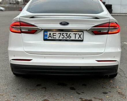 Белый Форд Фьюжн, объемом двигателя 2 л и пробегом 40 тыс. км за 15800 $, фото 4 на Automoto.ua