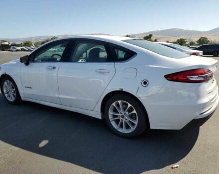 Форд Фьюжен 2019 у Львові на Automoto.ua Білий Форд Фьюжен, об'ємом двигуна 2 л та пробігом 52 тис. км за 2000 $, фото 1 на Automoto.ua