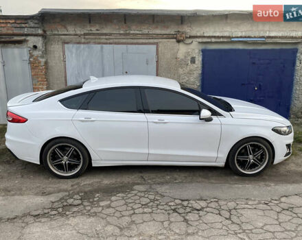 Белый Форд Фьюжн, объемом двигателя 2.49 л и пробегом 70 тыс. км за 15000 $, фото 2 на Automoto.ua